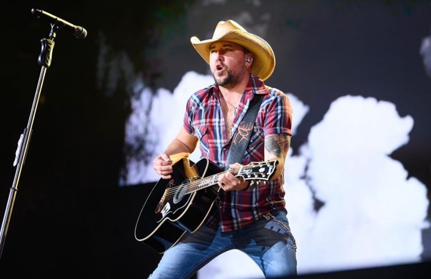 Jason Aldean Net Worth 2022, Age, Wife, Children, Height, Family