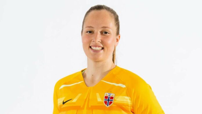 Aurora Mikalsen salary